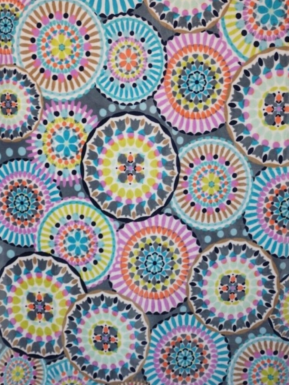 VERA BRADLEY Throw Blanket SUNNY MEDALLION 80 X 50 Super Soft NWT